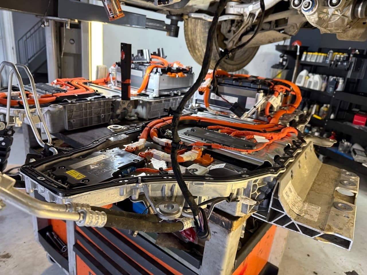 Werkplaats: hoogvoltaccu en SME-gerelateerde service bij Intertuning.